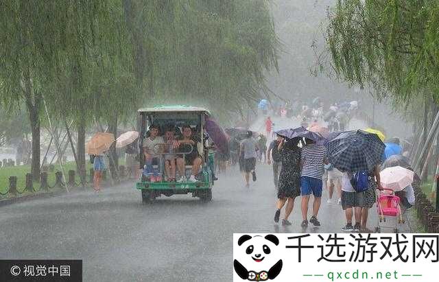 JUL532外勤突然下大雨：众人忙避雨